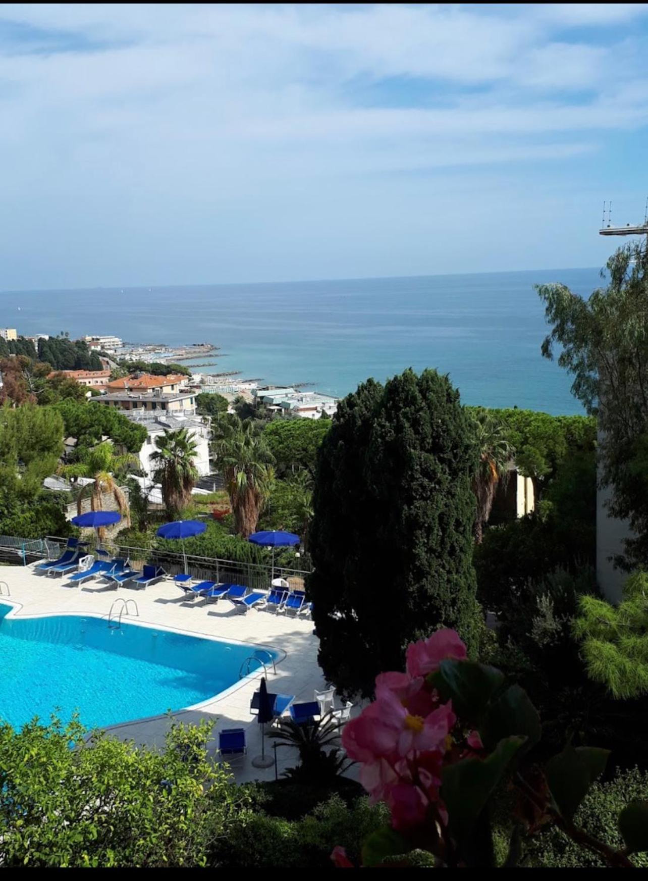 Mamariviera Home Holidays Sanremo - Casa Vista Mare Con Piscina Екстер'єр фото